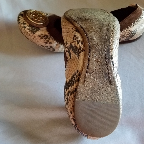 TORY BURCH SNAKE SKIN FLATS - Picture 4 of 5
